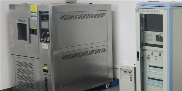 对程式恒温恒湿测试箱